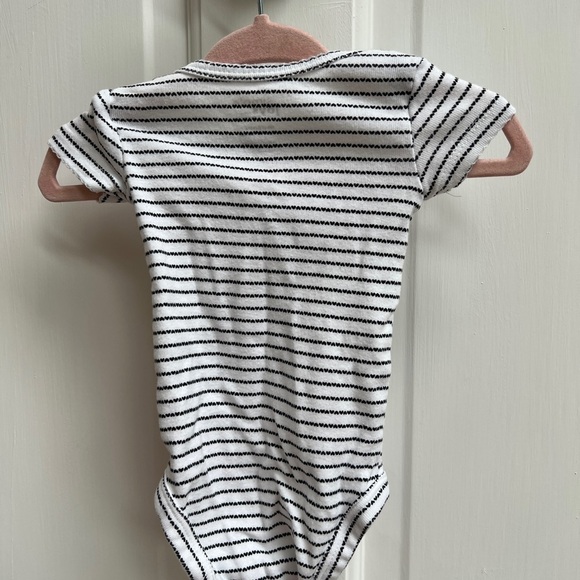 Simple Joys by Carter’s Newborn White and Black Heart Short Sleeve Girls Onesie - Picture 3 of 4